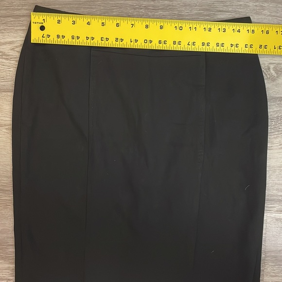 LOFT Black Knee Length Zip Back Stretchy Skirt Size 6 - Picture 8 of 11